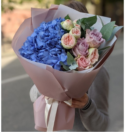 Blue hydrangea with roses